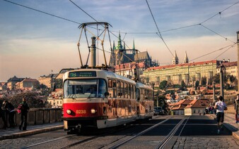 Prázdniny jsou tady a Prahu čekají výluky. Podívej se, kudy tramvaje nepojedou