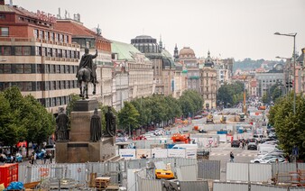 Pražskou MHD čekají v centru dlouhodobé komplikace. Na co se musíš připravit?