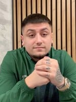 Pražský Majáles označil Hard Rica za vydierača a stiahol ho z line-upu. Raper zverejnil video, chce si očistiť meno
