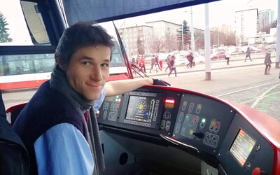 Pražský tramvaják: Před nosem jsem už někomu zavřel, ale nikdy to není schválně. Jednou mě cestující držel za kravatu (Rozhovor)