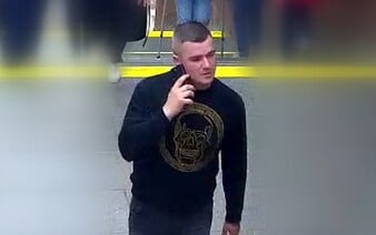 Pražští kriminalisté hledají muže podezřelého ze sexuálního útoku na dvě ženy
