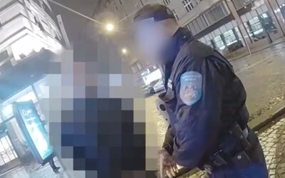 Pražští strážníci zveřejnili video z hádky s řidičem, která trvala 40 minut. Má jít o známou osobu