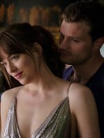 Pre Dakotu Johnson bolo natáčanie 50 odtieňov sivej „psychotické“. Keby vraj vedela, čo sa bude diať, váhala by, či rolu vziať