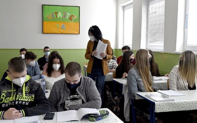 Pre omikron sa budú zatvárať školy, veľa učiteľov bude pozitívnych, tvrdí minister školstva Branislav Gröhling