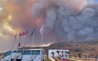Pre silné požiare evakuujú ďalší grécky ostrov. Hasiči ich nevedia dostať pod kontrolu