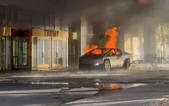 Před Trumpovým hotelem v Las Vegas explodoval Cybertruck. Na místě zemřel jeden člověk
