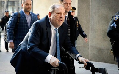 Predátora Weinsteina opäť uznali za vinného. Na svedomí má sexuálne zločiny vrátane znásilnenia 