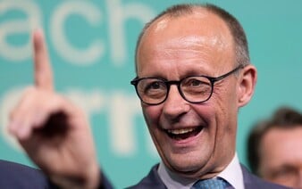 Předčasné volby v Německu vyhrála konzervativní CDU/CSU. Krajně pravicová AfD skončila druhá