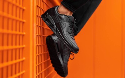 Preferuješ tenisky pred topánkami aj počas sychravých dní? Celokožené Nike Air Max 90 sú ideálnou voľbou  