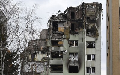 Prešovskú bytovku zničenú výbuchom dnes definitívne celú zbúrajú. Megabager ju zrovná so zemou