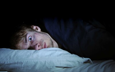 Prestaneš dýchať a ani o tom nevieš. Toto spánkové ochorenie dokáže ovplyvniť tvoje svaly, no aj mozgové centrá
