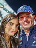 Pretekár Formuly sa stane otcom. Verstappen s priateľkou oznámili radostnú správu