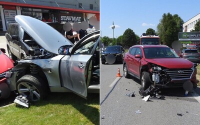 Pri hromadnej dopravnej nehode v Trnave si to odnieslo 5 áut. Škody sú v desiatkach tisíc eur