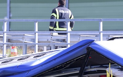 Při nehodě autobusu na dálnici v Chorvatsku zemřelo 12 lidí