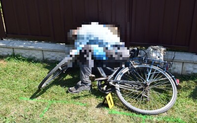 Pri plote domu pri Trebišove našli mŕtveho cyklistu. Polícia prosí o pomoc, hľadá svedkov 