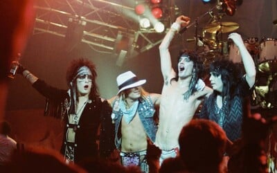 Příběh Mötley Crüe je plný sexu, drog, smrti a rock and rollu. Jejich cesta ke slávě byla trnitá a dny na vrcholu ještě těžší
