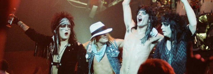 Příběh Mötley Crüe je plný sexu, drog, smrti a rock and rollu. Jejich cesta ke slávě byla trnitá a dny na vrcholu ještě těžší