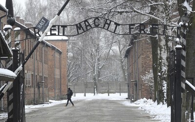 Pripomíname si 75 rokov od oslobodenia nacistického koncentračného tábora Auschwitz, kde zavraždili aj desaťtisíce Slovákov