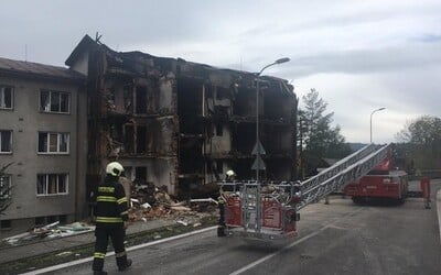 Problémový sused v Česku mal úmyselne vyhodiť bytovku do vzduchu. Zranilo sa deväť ľudí, jedna osoba zomrela