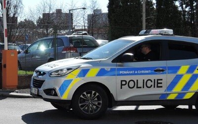 Propustili policistu, který opilý napadl dívku v Praze. Výsluhy nedostane