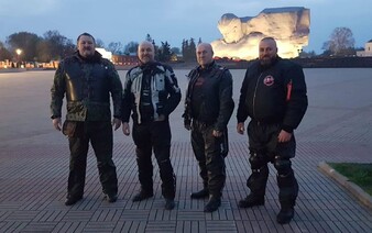 Proruská skupina odovzdala Pellegrinimu 450-tisíc podpisov. Chcú, aby prezident vyhlásil referendum