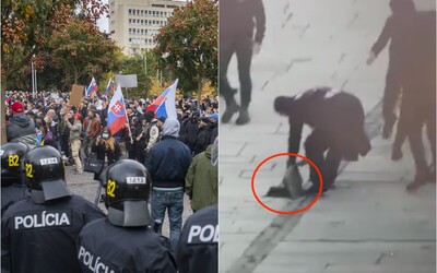 Protest proti Matovičovi: Demonštranti sa navzájom zranili zápalnou pyrotechnikou, žene vraj niekto hodil do hlavy dlažobnú kocku
