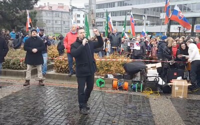 Protest v Bratislave: Kotlebovci a stovky ľudí bez rúška. Matovič do basy, kričí dav