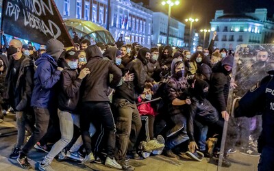 Protesty proti uvěznění rapera trvají v Barceloně už 6 dní. Demonstranti dělají nepořádek v ulicích