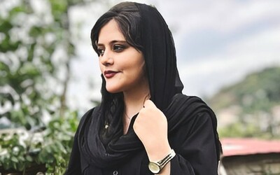 Protesty v Íránu: Po smrti 22leté Mahsy Amini vyrazily tisíce lidí do ulice. Podle odborníka nelze očekávat výraznou změnu režimu