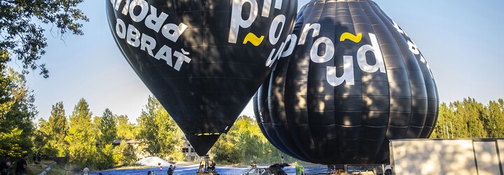 Proud obrací realitu. Nad Beats for Love vyslal balón vzhůru nohama a pivo nabídl z výčepu visícího ze stropu