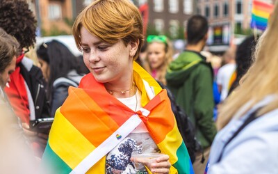 Průzkum: Každý šestý Američan z generace Z je queer