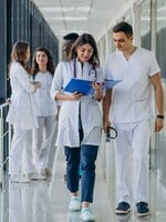 Průzkum odhalil, kterých profesí si Češi*Češky váží nejvíc. Kdo se umístil na předních příčkách?