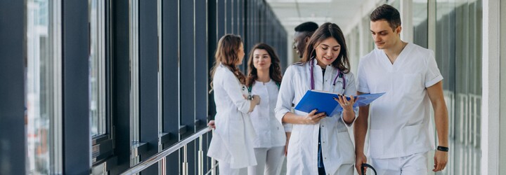 Průzkum odhalil, kterých profesí si Češi*Češky váží nejvíc. Kdo se umístil na předních příčkách?