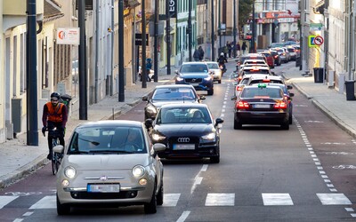 Prvé slovenské mesto zvažuje zákaz vjazdu autám so spaľovacím motorom. Mnohých motoristov tento plán nepoteší