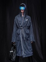 Puma zdvíha úroveň a v najnovšej kolekcii sa spojila s Balenciagou. Výsledkom sú futuristicke kúsky