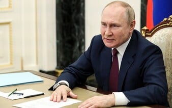 Putin odkázal ruským ženám, aby rodili až 10 a viac detí. Majú sa postarať o manžela a variť boršč