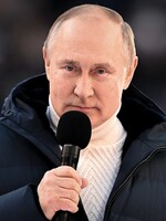 Putin sa počas osláv anexie Krymu prihovoril ľuďom v bunde za 12-tisíc eur. Sankcie podľa neho Rusko posilnia