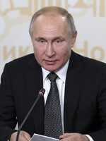 Putin schválil zákon, podľa ktorého môžu označiť novinárov za „zahraničných agentov“
