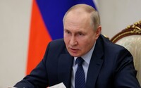 Putin už nerinčí jadrovými zbraňami ako predtým. Stále však varuje, že je nimi pripravený brániť Rusko