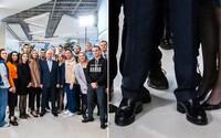 Putin zbiera centimetre navyše. Na novej fotke pobavil ľudí topánkami, ktoré skrývajú bizarne vysoké opätky