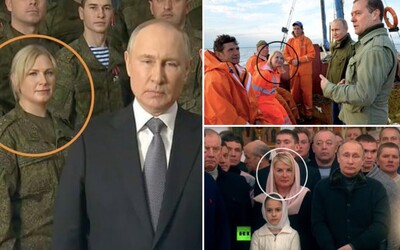 Putina obviňujú, že na fotkách dookola pózuje s najatými ľuďmi. Táto žena je vraj raz vojačka, inokedy námorníčka alebo veriaca
