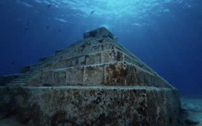 Pyramída pod vodou v Japonsku je jednou z najväčších záhad sveta. Nikto nevie, kde sa vzala