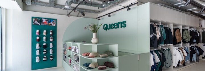 Queens otevírá vlajkovou prodejnu v centru Prahy. Nabízí i komunitní prostor pro ženy