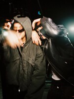 REFRESHNI SI PLAYLIST: Gleb a Samey vydali collab album, Calin spieva pod pseudonymom Skippy McDippy a nechýba ani Benson Boone