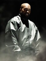 REFRESHNI SI PLAYLIST: Kanye West v novom tracku popiera podobnosť s Hitlerom a Domi Alagia si vylieva srdce v emotívnom vizuále