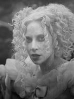 REFRESHNI SI PLAYLIST: Lady Gaga ako porcelánová bábika v klipe od Tima Burtona, diss track Hard Rica aj nový Justin Bieber