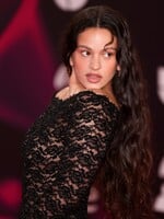 REFRESHNI SI PLAYLIST: Rosalía spieva s orchestrom, Shimmi (alebo Simi?) má feat s Calinom a vyšiel aj nový G1nter