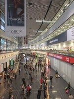 Rakúske letiská sprísňujú pravidlá pre turistov. Za nevhodné správanie im hrozí zákaz letu aj pokuty