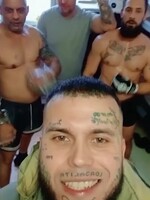 Raper Leo Beránek z Hotelu Paradise je po 7 rokoch na slobode. Jeho prvé kroky z väzenia viedli k barberovi