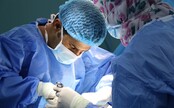 Rarita v jihlavské nemocnici: Jehovistce udělali endoprotézu obou ramen a bez transfuze